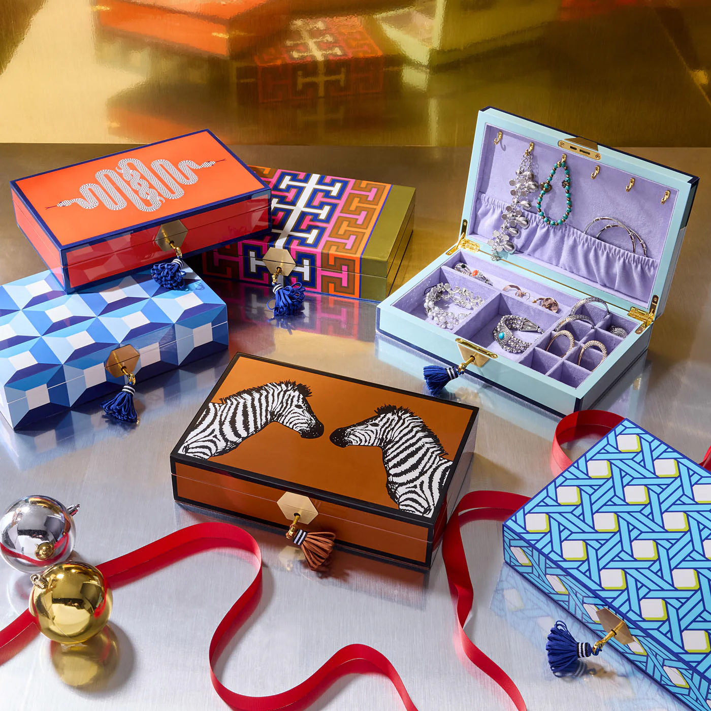 Le Wink Lacquer Jewelry Box - Image 4