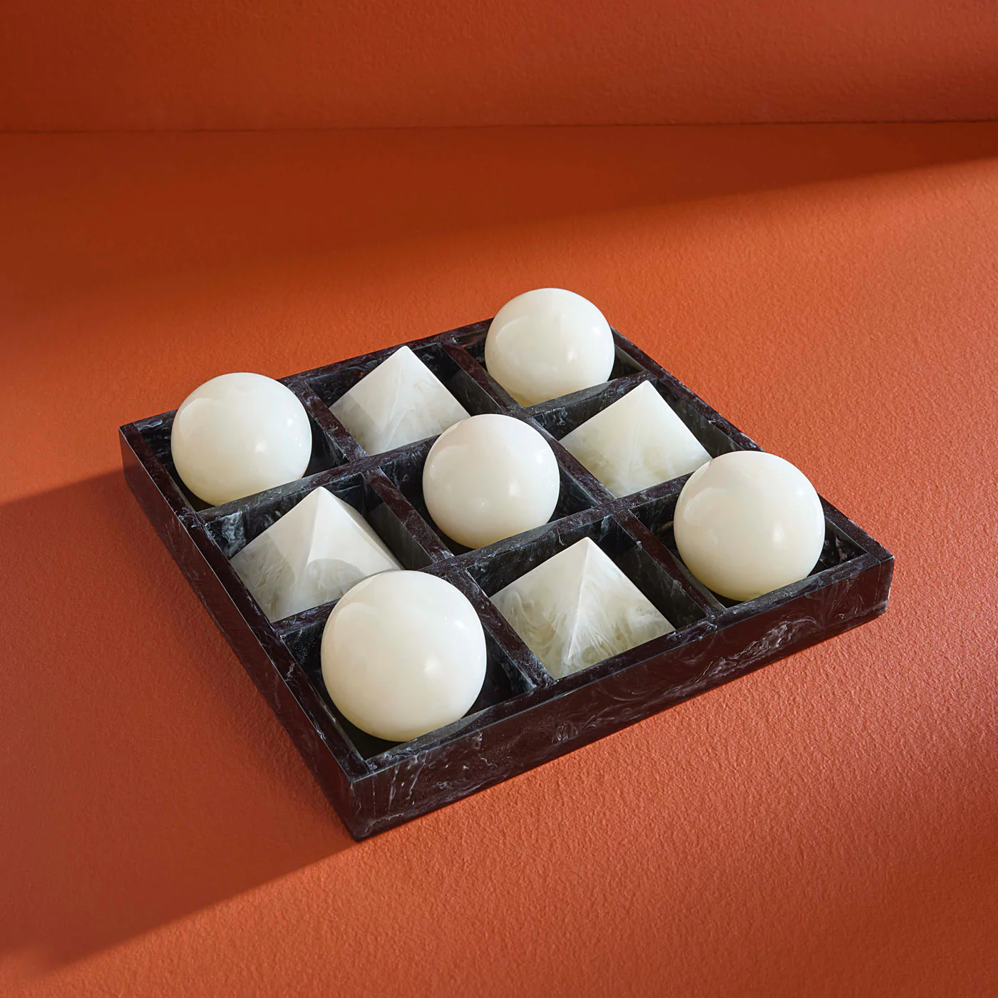 Como Black & White Tic-Tac-Toe Set - Image 2