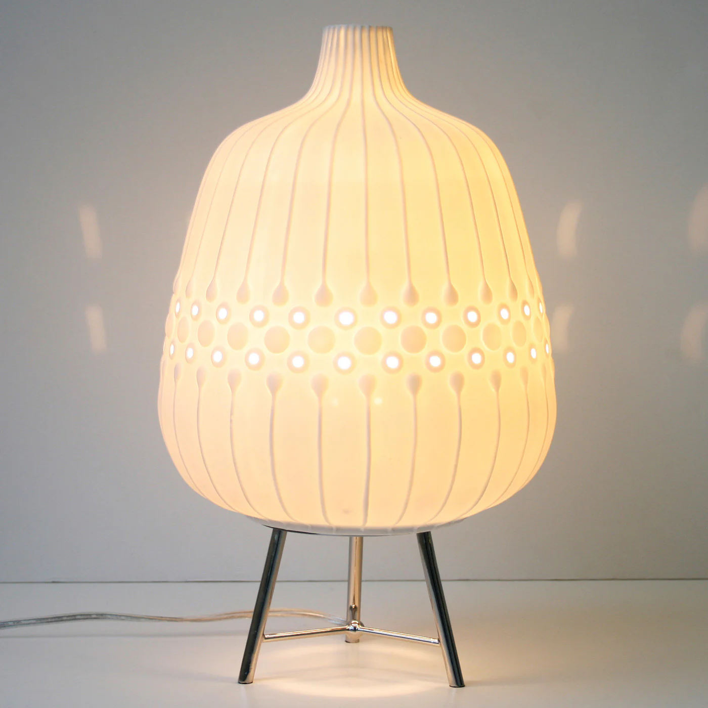 Relief Drip Ceramic Table Lamp - Image 2