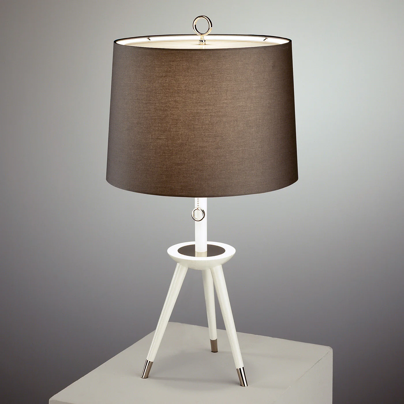 Ventana Tripod Table Lamp